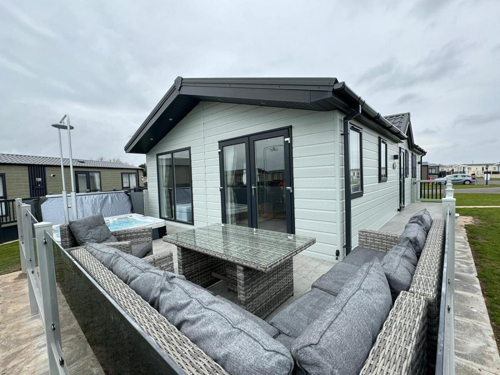Golden Anchor - The Oakland Lodge - Coastal Caravan Breaks Chapel Saint Leonards Exterior photo