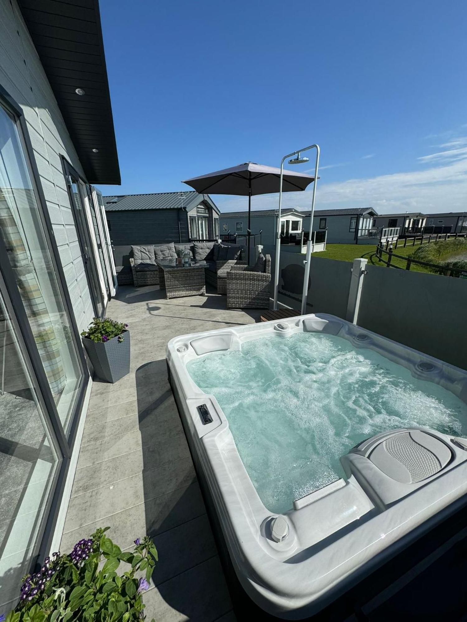 Golden Anchor - The Oakland Lodge - Coastal Caravan Breaks Chapel Saint Leonards Exterior photo